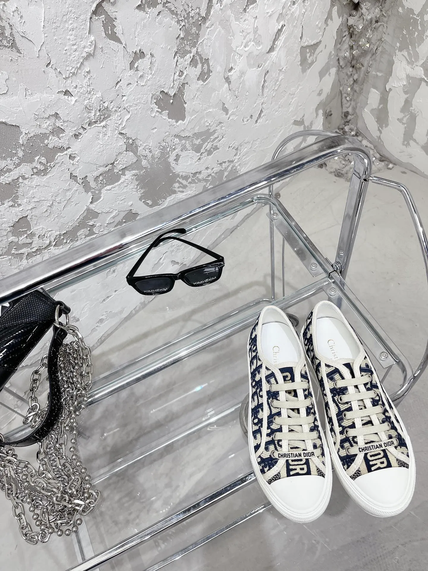 👟👟Ex-factory price 480👟👟 WALK N DIOR embroidered canvas shoes, flat casual shoes, Valentine's Day limited sneaker series, 100% cotton silk double-sided three-dimensional embroidery, hot sale in authentic stores, Ins star internet celebrity concave style show.  All materials of this shoe are original molds, right down to the hardware, laces, outsole, 👟👟 ex-factory price U mid-pad... The upper fabric is made of double-sided pure cotton silk three-dimensional electric embroidery. Each style looks colorful, but it does not make it difficult to match clothes. The entire series is like a piece of handicraft, unique!  ▪️Inner lining: full-grain mixed sheep silk sheepskin ▪️Foot pads: imported cowhide of the same color, comfortable to the feet ▪️My last style is exactly the same as Z👟👟 ex-factory price, welcome to compare. My color matching is complete, and the counter has a full set of packaging. Code number: 35-40 (women's model 41 is custom-made and cannot be returned or exchanged)